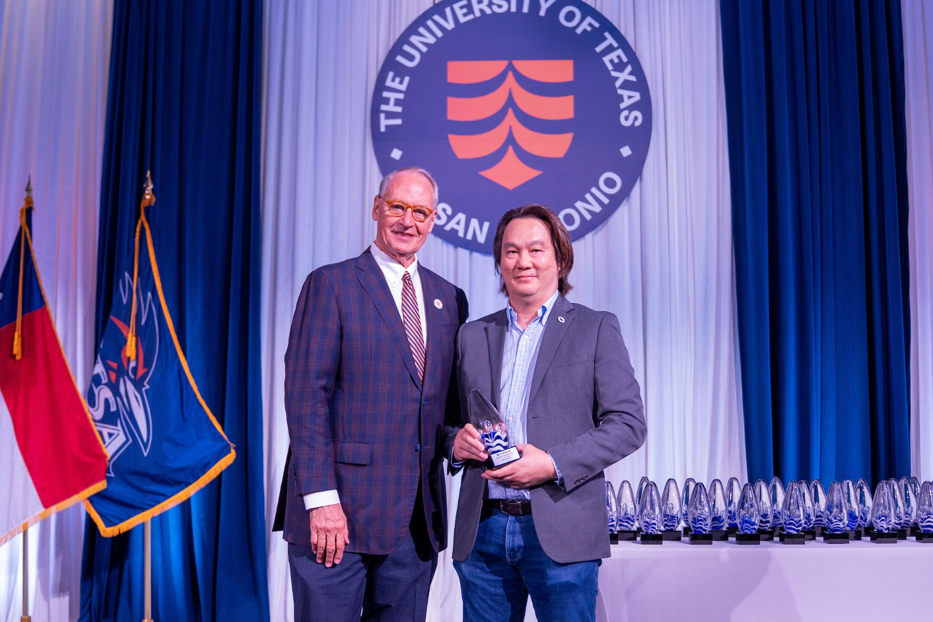 Faculty Receiving Award.